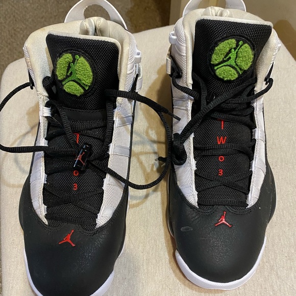 Men’s Air Jordan tennis shoes - Picture 2 of 4